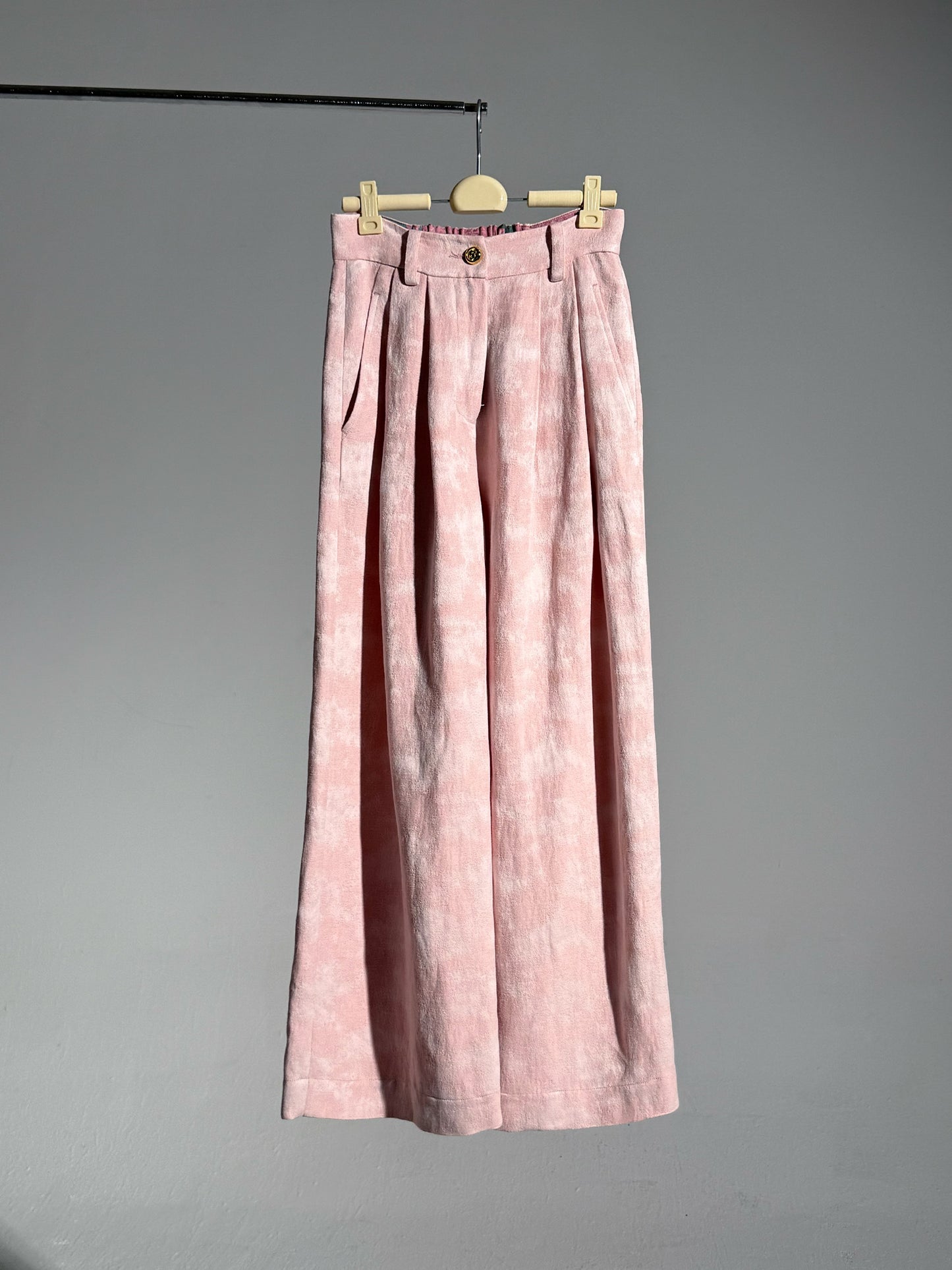 26SS 粉迷彩长裤白底图