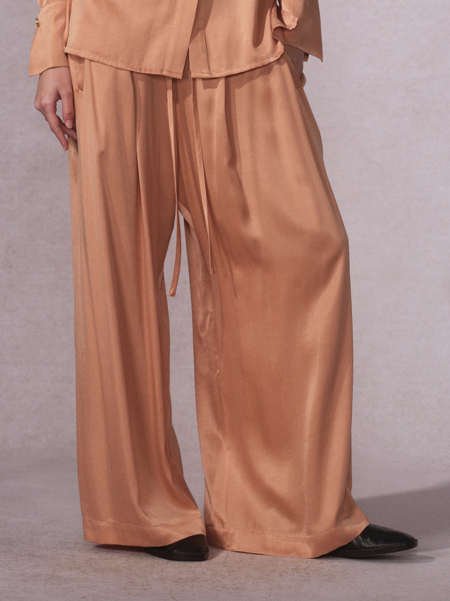 26SS 珊瑚粉铜氨棉长裤0