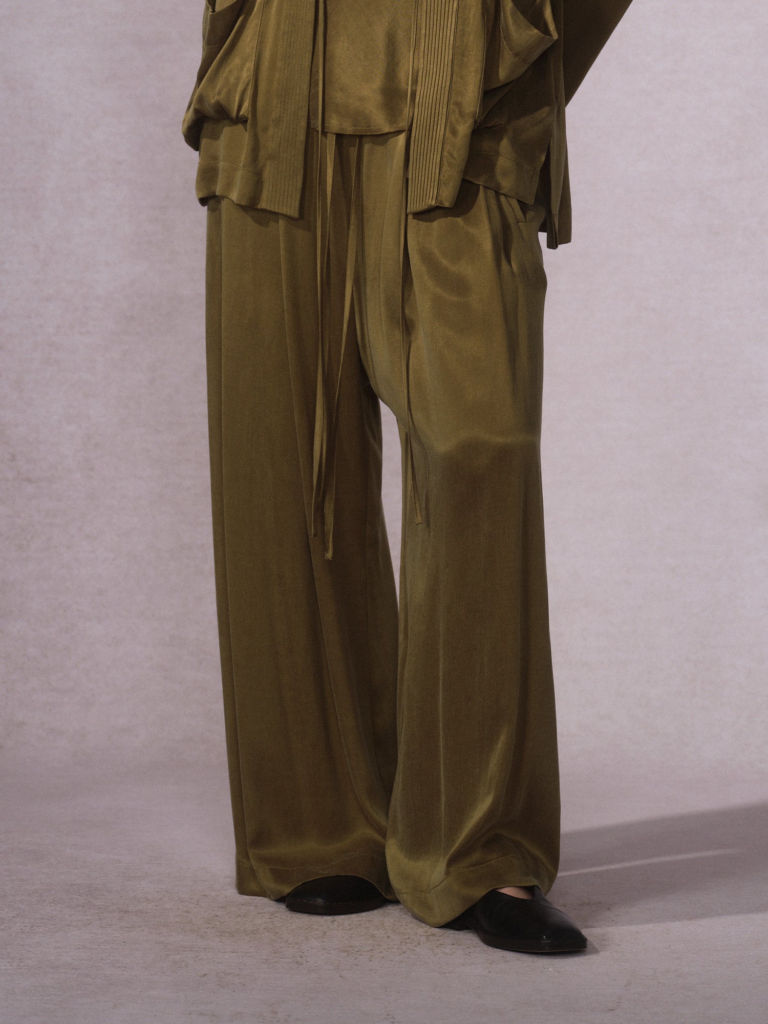 26SS 橄榄绿铜氨棉长裤0