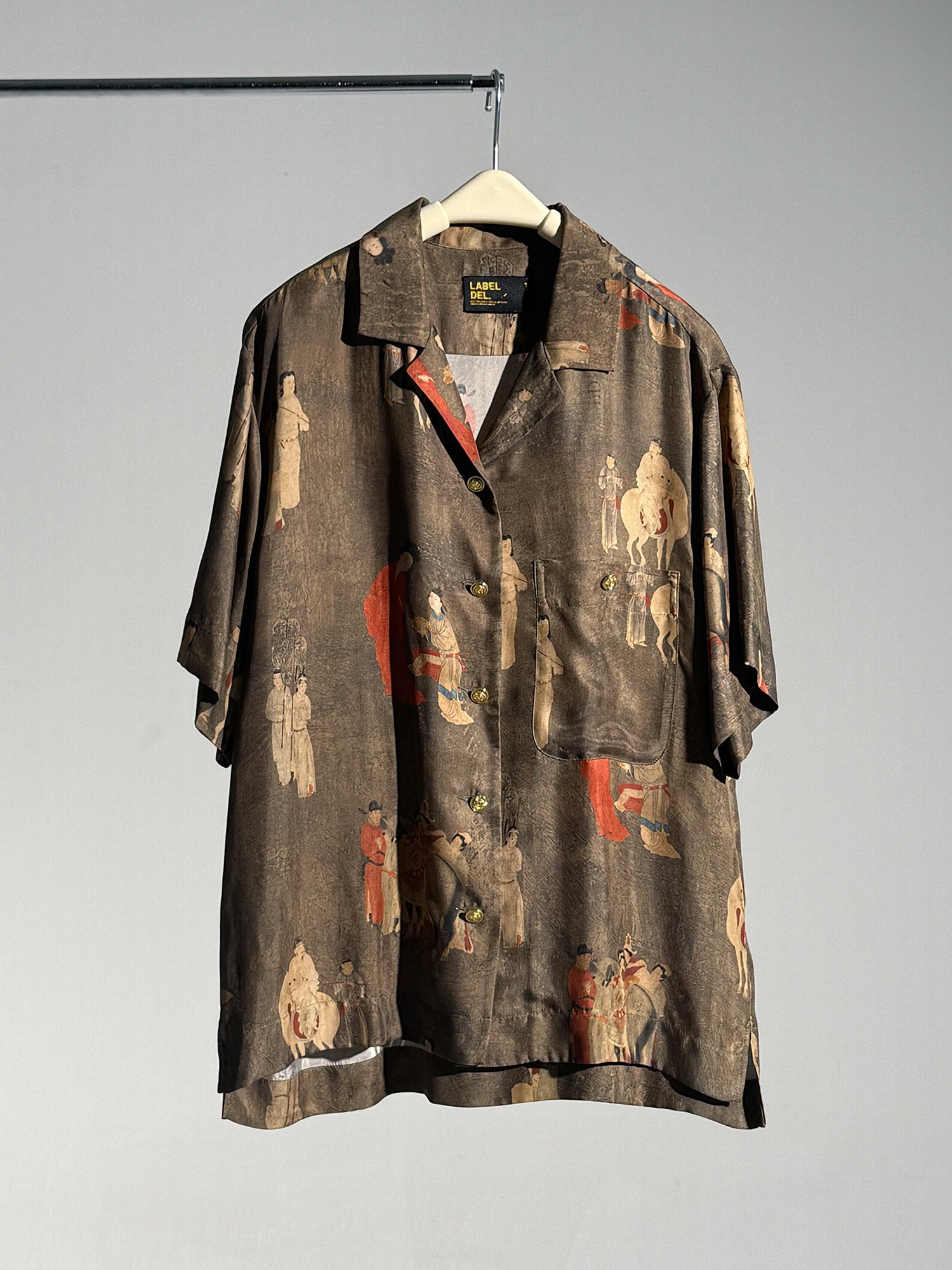 26SS 古铜人印花铜氨古巴领白底图