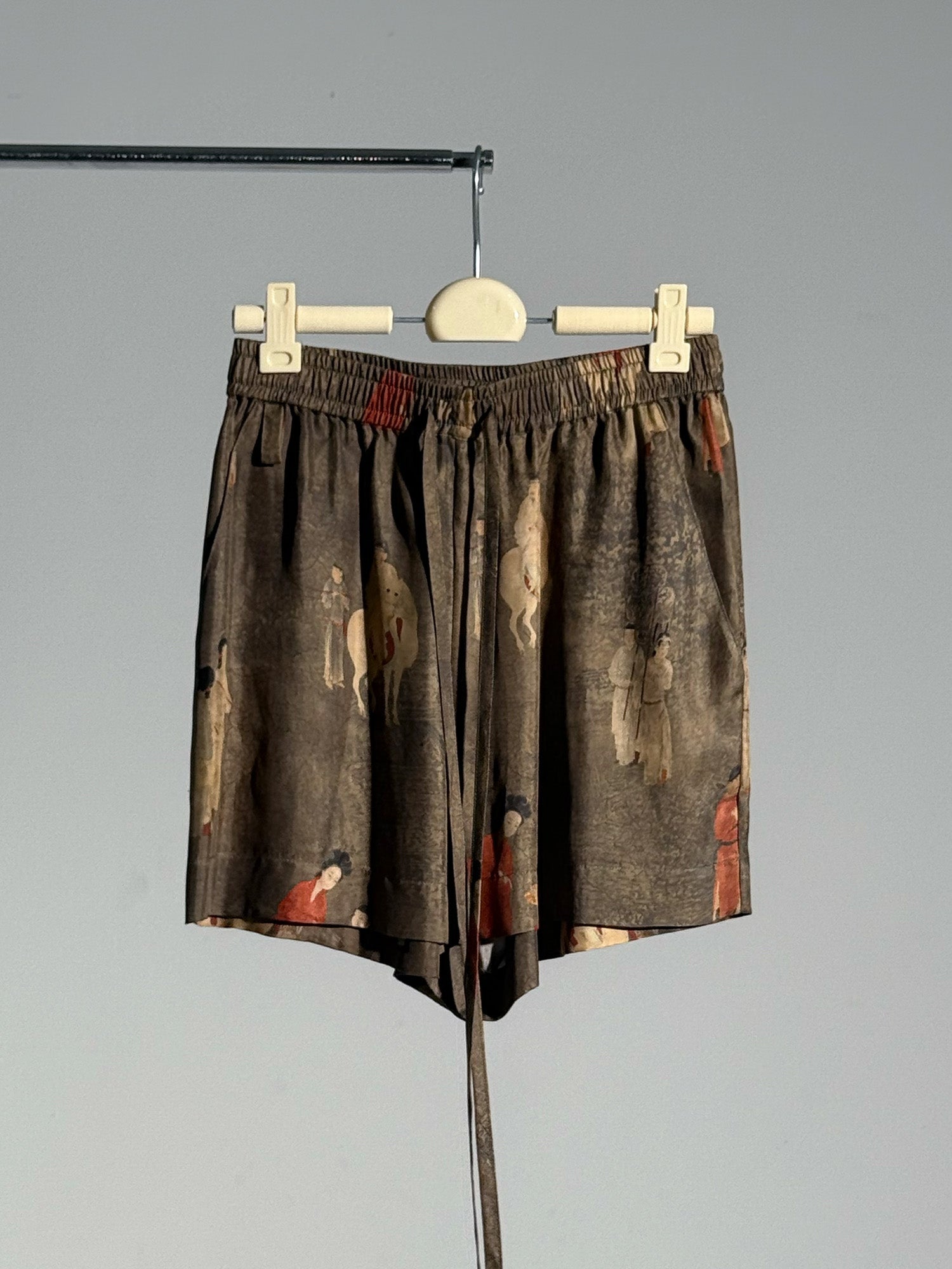 26SS 古铜人印花铜氨短裤白底图