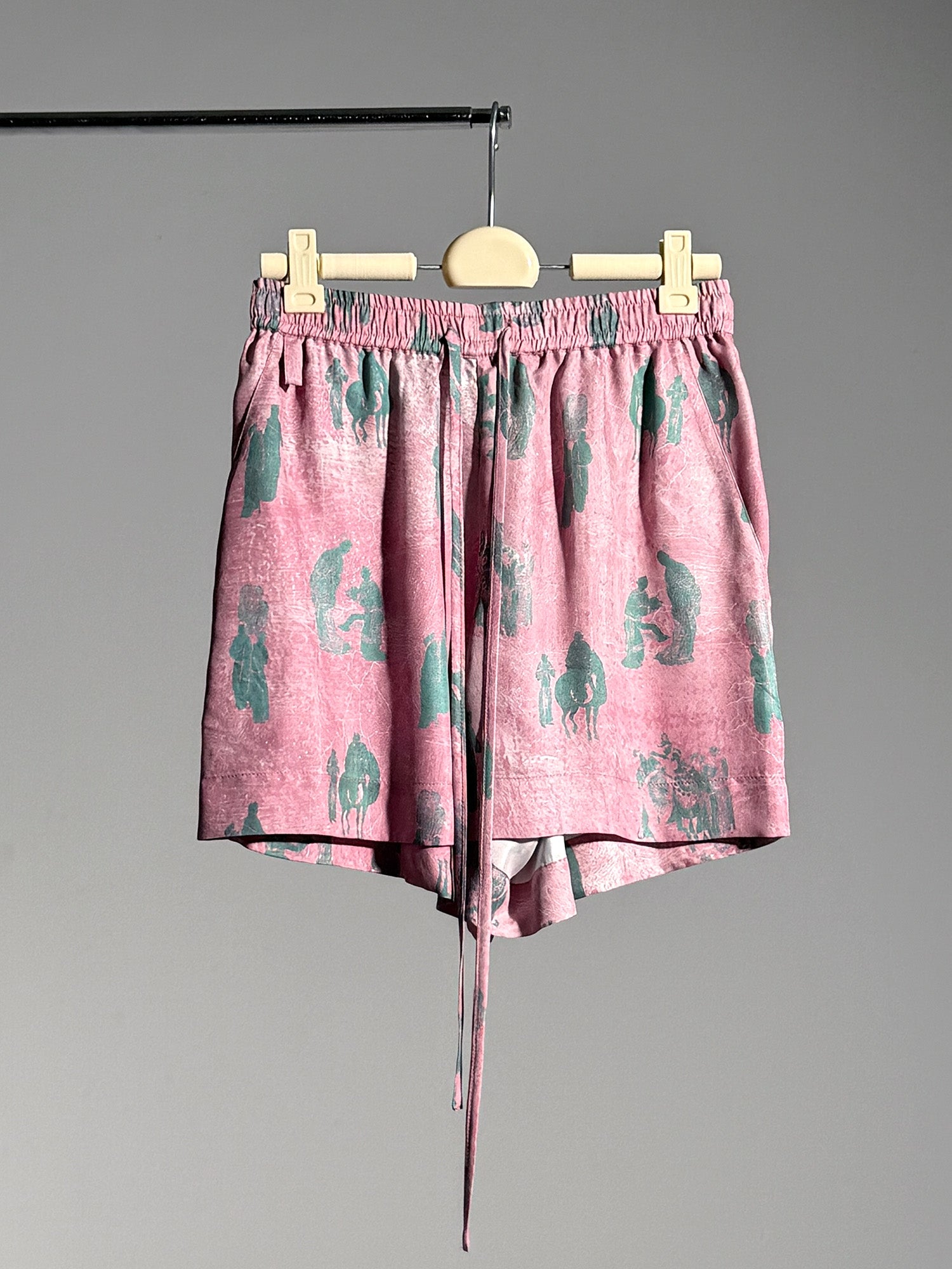 26SS 粉青铜印花铜氨短裤白底图