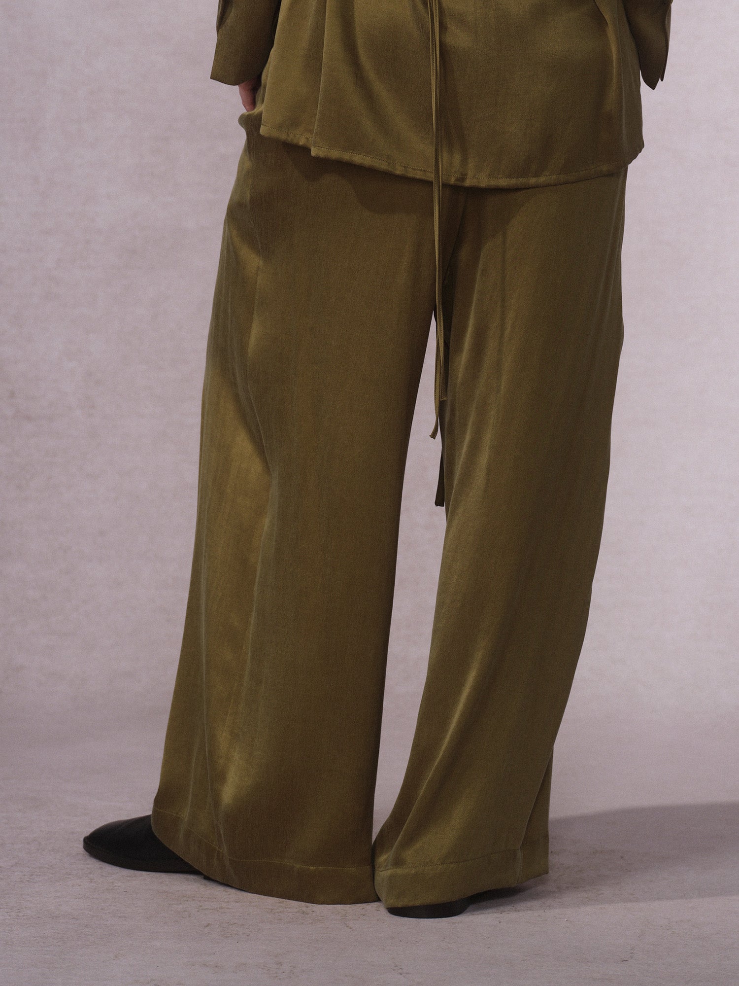 26SS 橄榄绿铜氨棉长裤2