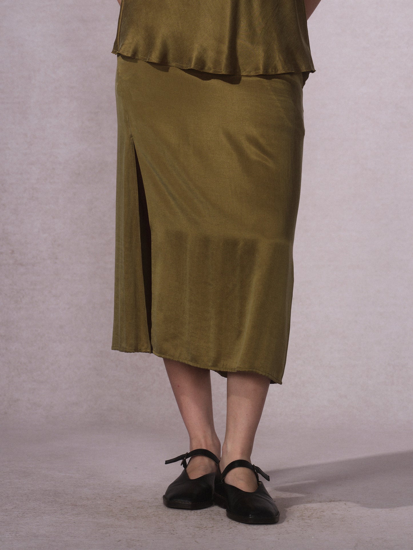 26SS 橄榄绿铜氨棉开叉半裙0