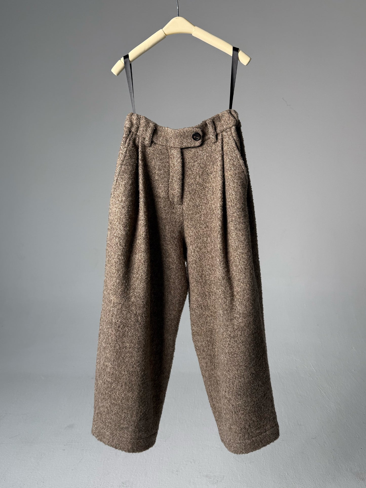 LABELDEL 25AW咖色羊毛九分裤白底图