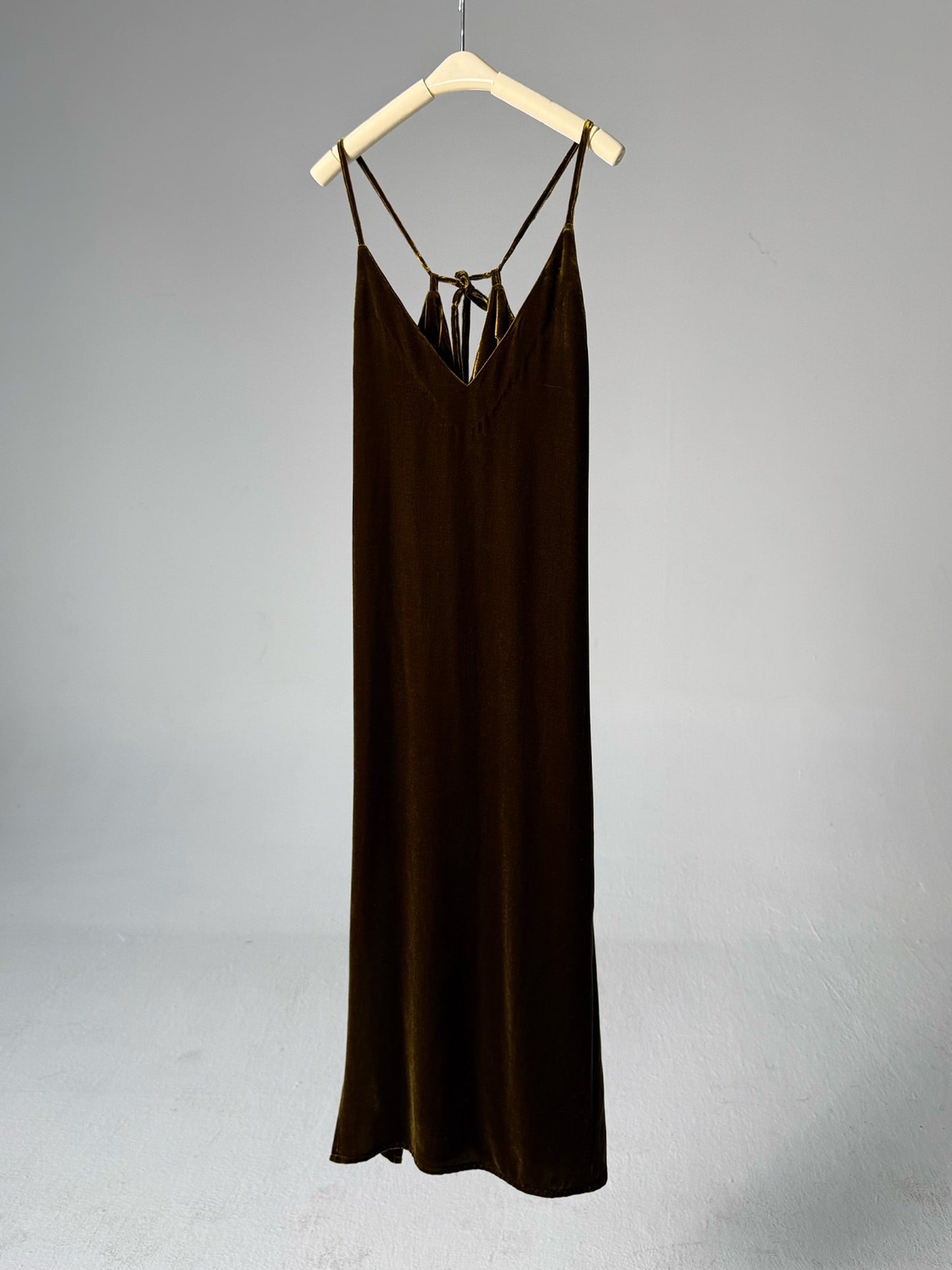 LABELDEL 25AW咖金丝绒连衣裙白底图