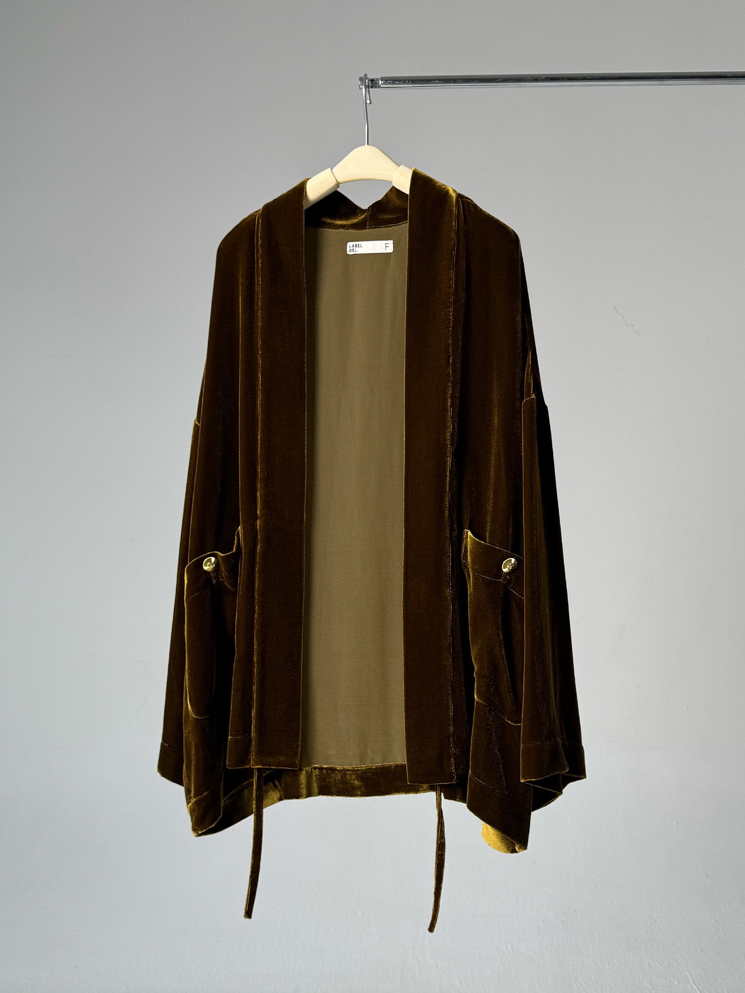 LABELDEL 25AW咖金丝绒道袍白底图