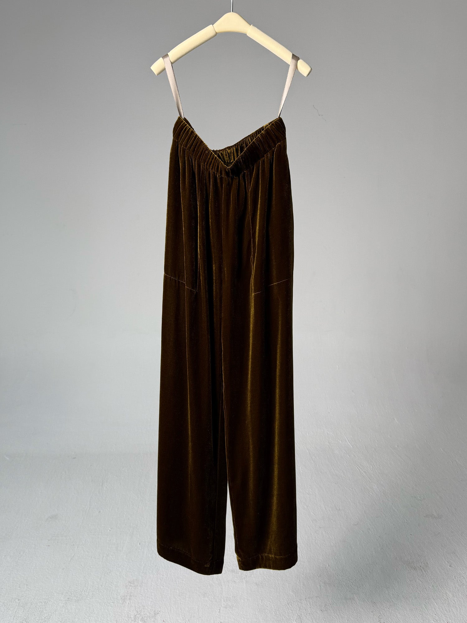 LABELDEL 25AW咖金丝绒长裤白底图