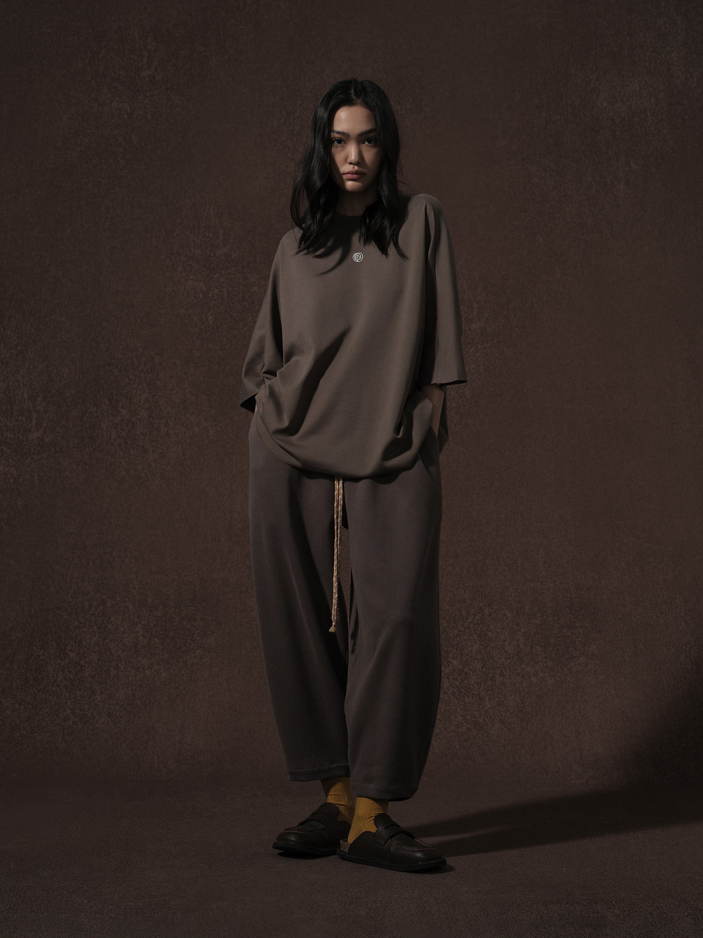 LABELDEL 25AW深灰小花T 卫裤1