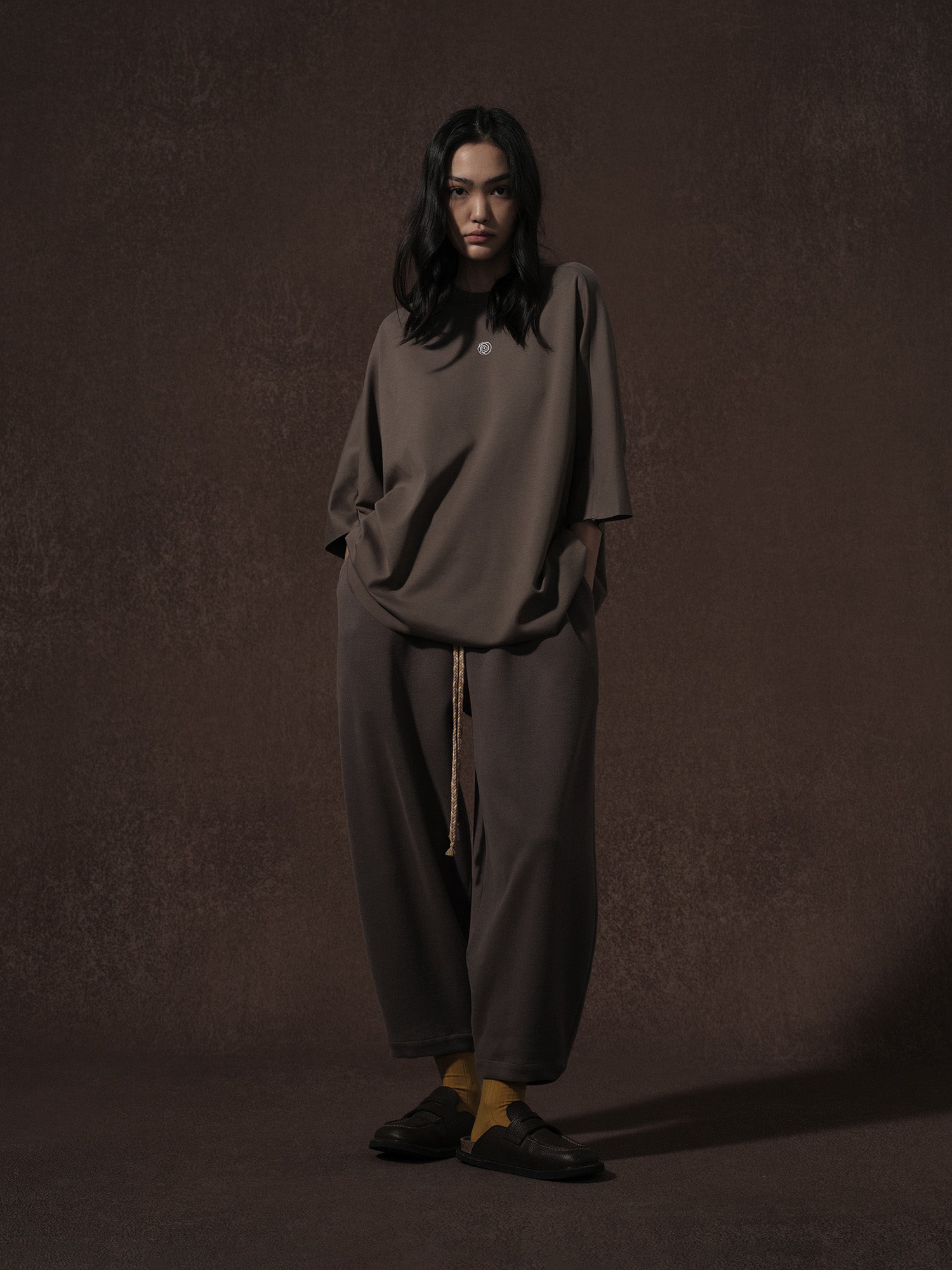 LABELDEL 25AW深灰小花T 卫裤1