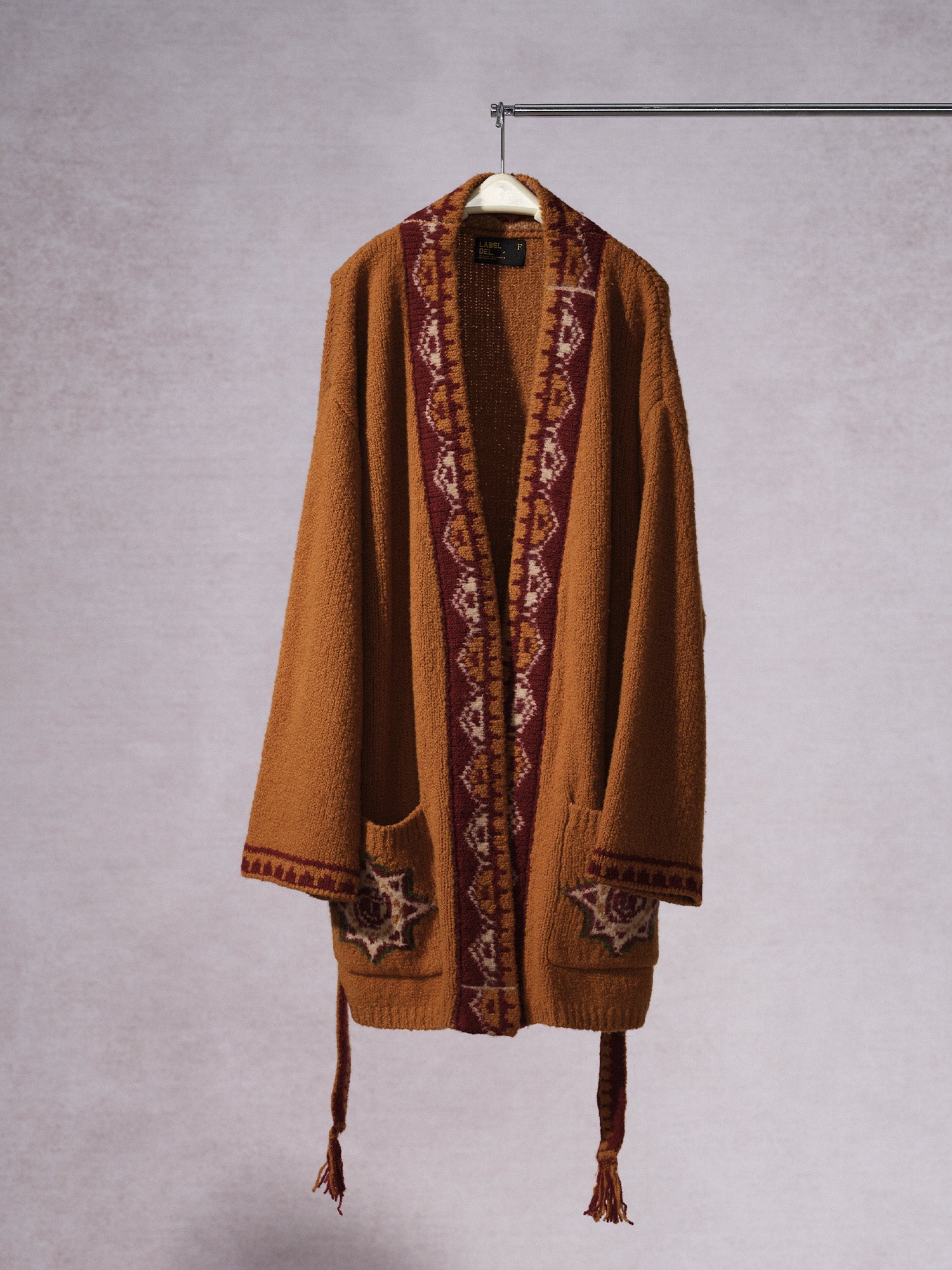 LABELDEL 25AW姜黄唐纹开衫毛衣白底图