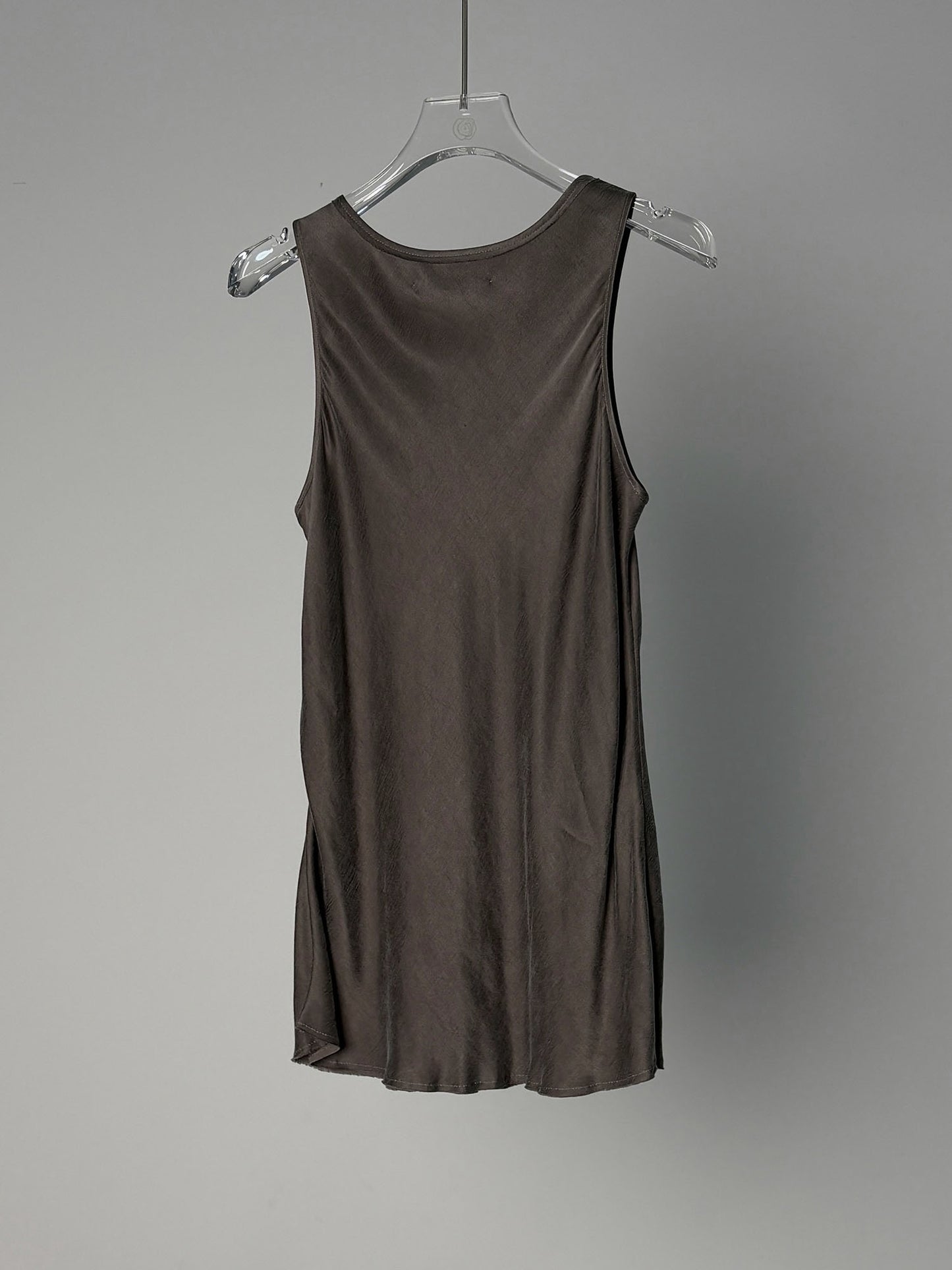 LABELDEL 25SS青灰铜氨圆领背心白底图2