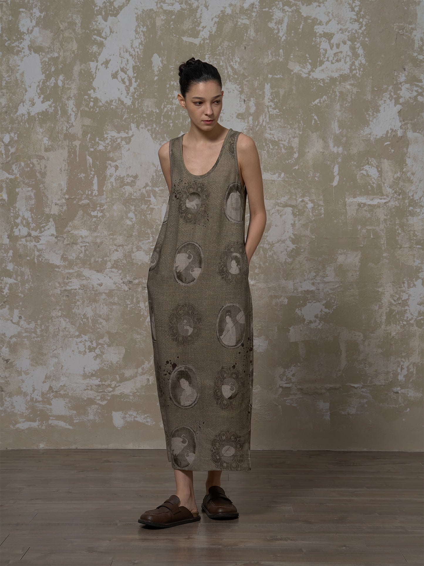 LABELDEL 25SS簪花仕女图绿麻印花连衣裙1