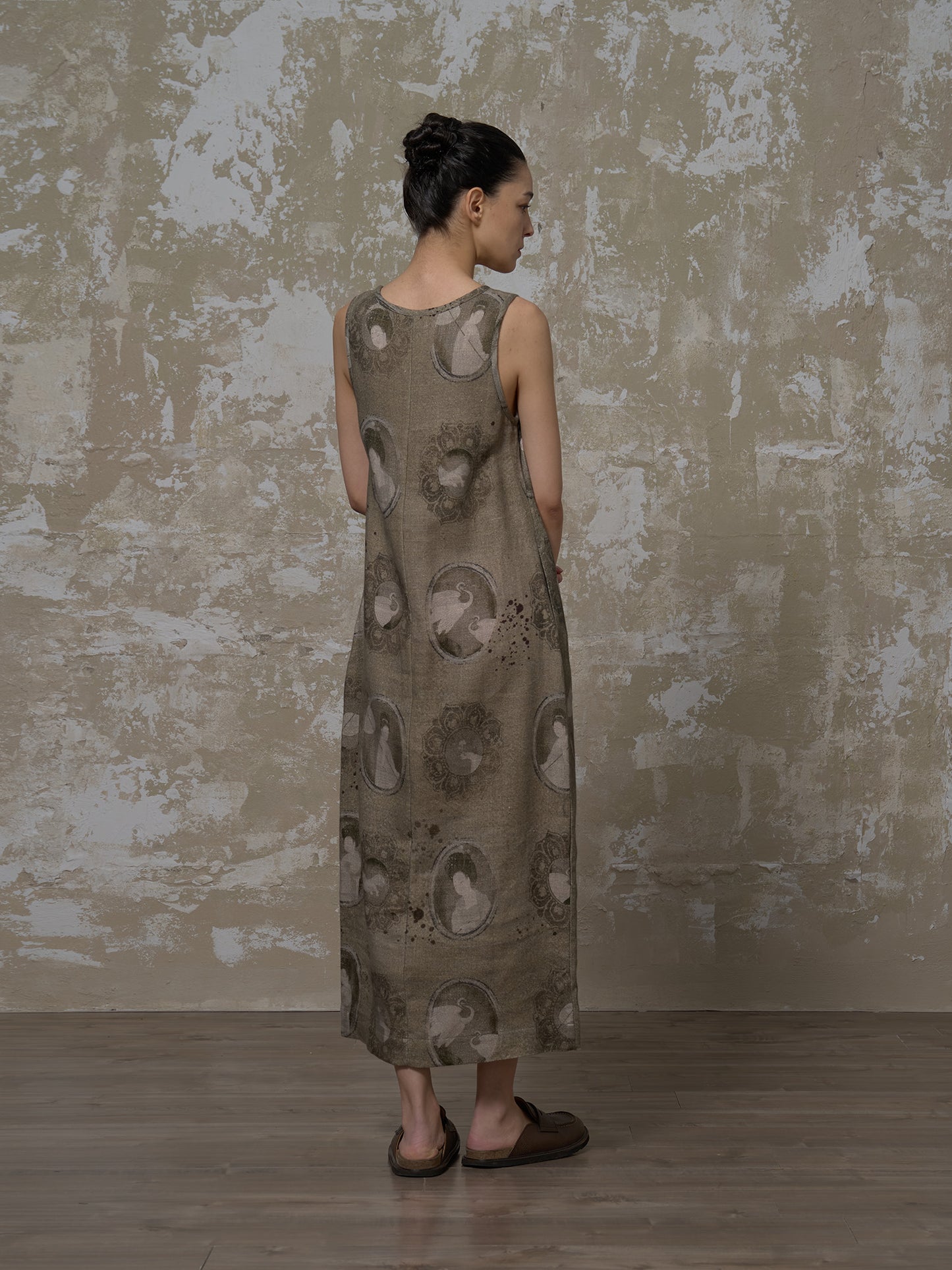 LABELDEL 25SS簪花仕女图绿麻印花连衣裙3