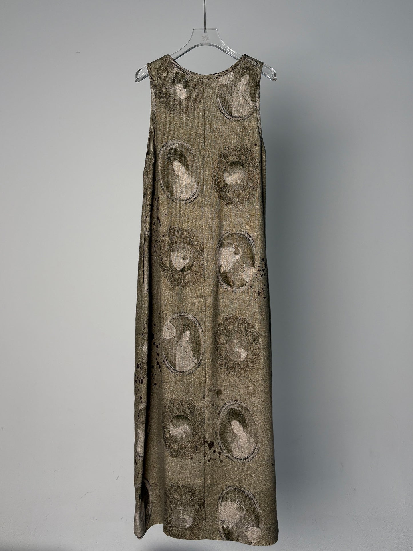 LABELDEL 25SS簪花仕女图绿麻印花连衣裙白底图2