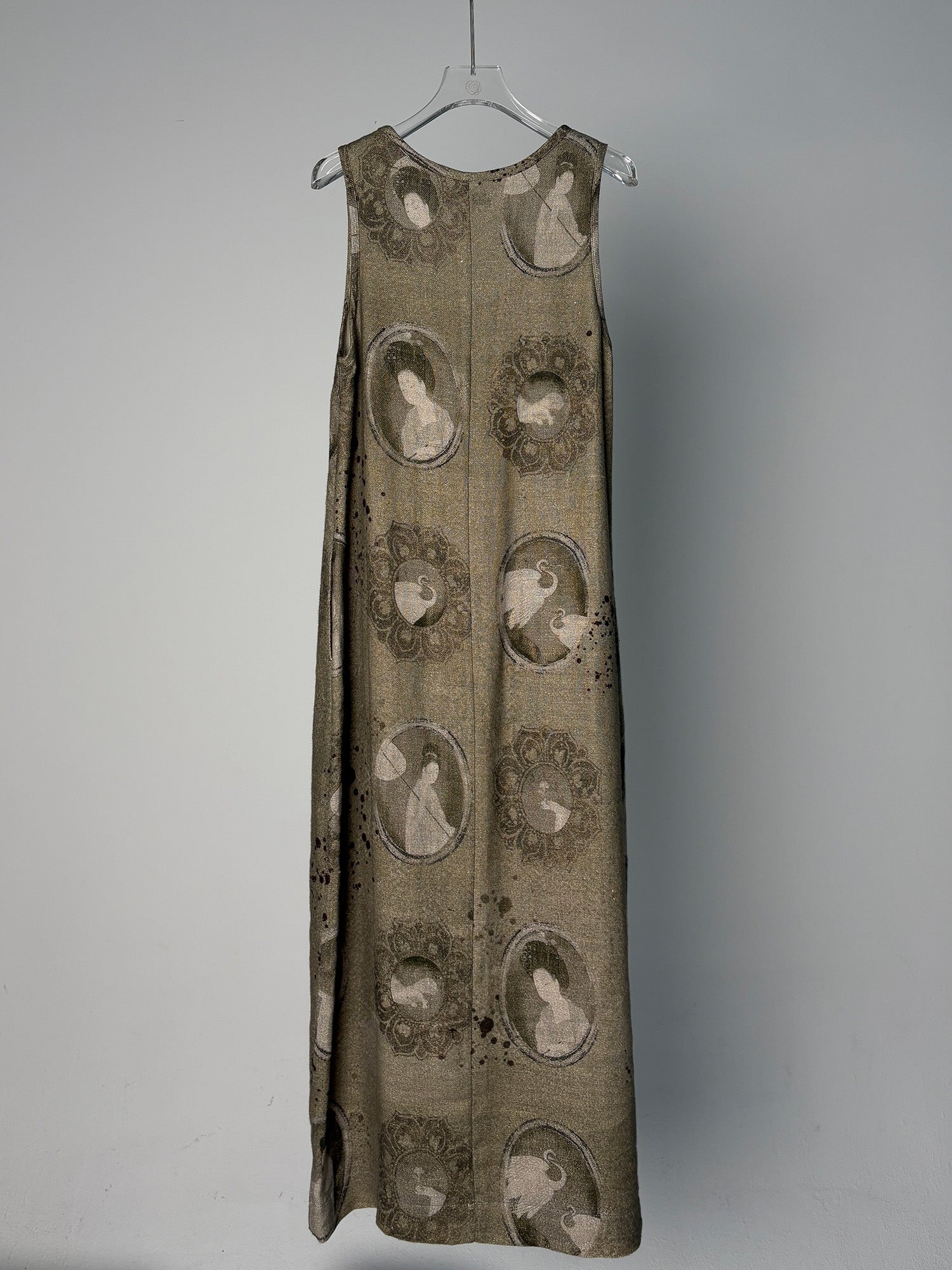 LABELDEL 25SS簪花仕女图绿麻印花连衣裙白底图2