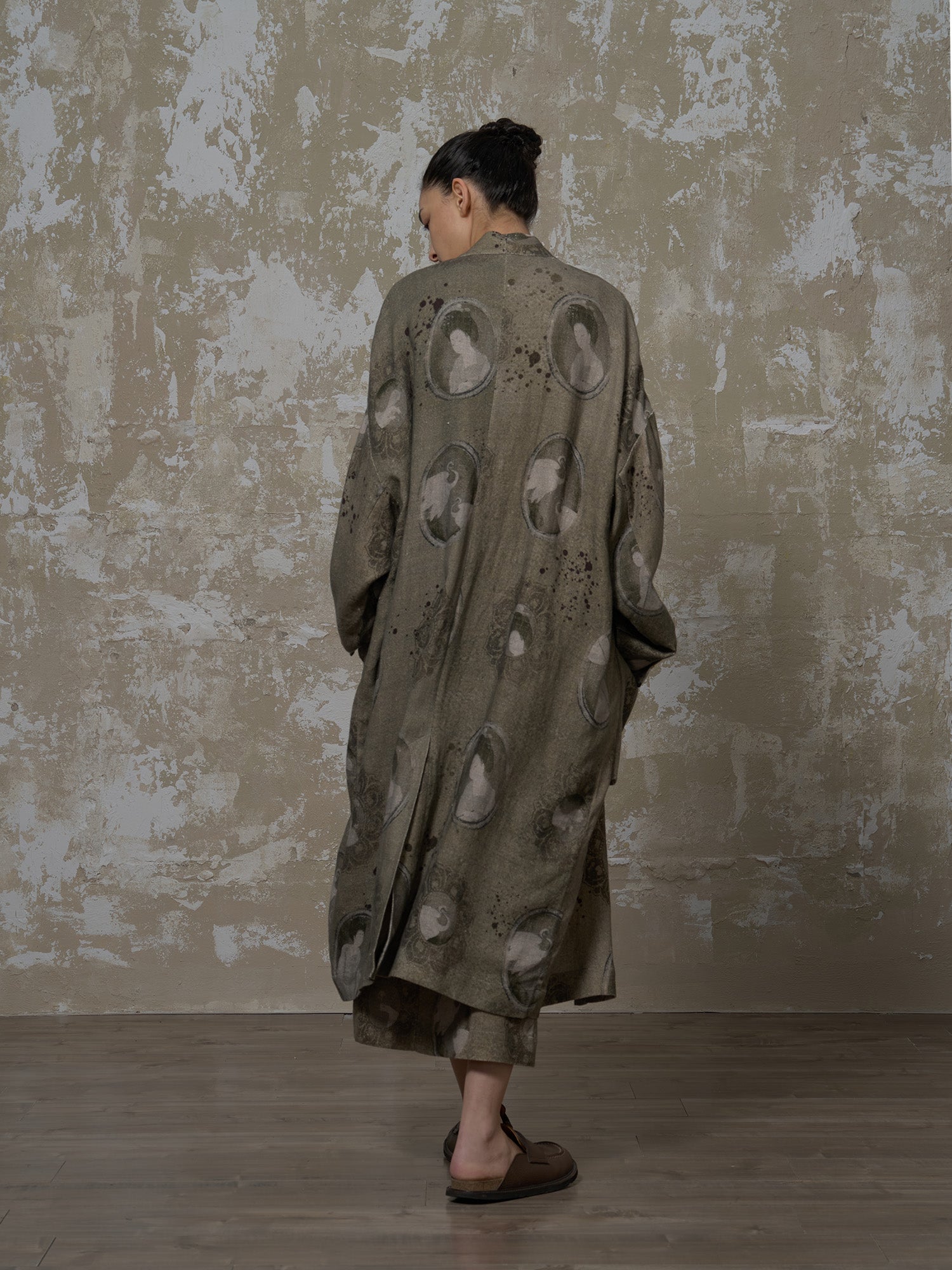 LABELDEL 25SS簪花仕女图绿麻印花长袍5