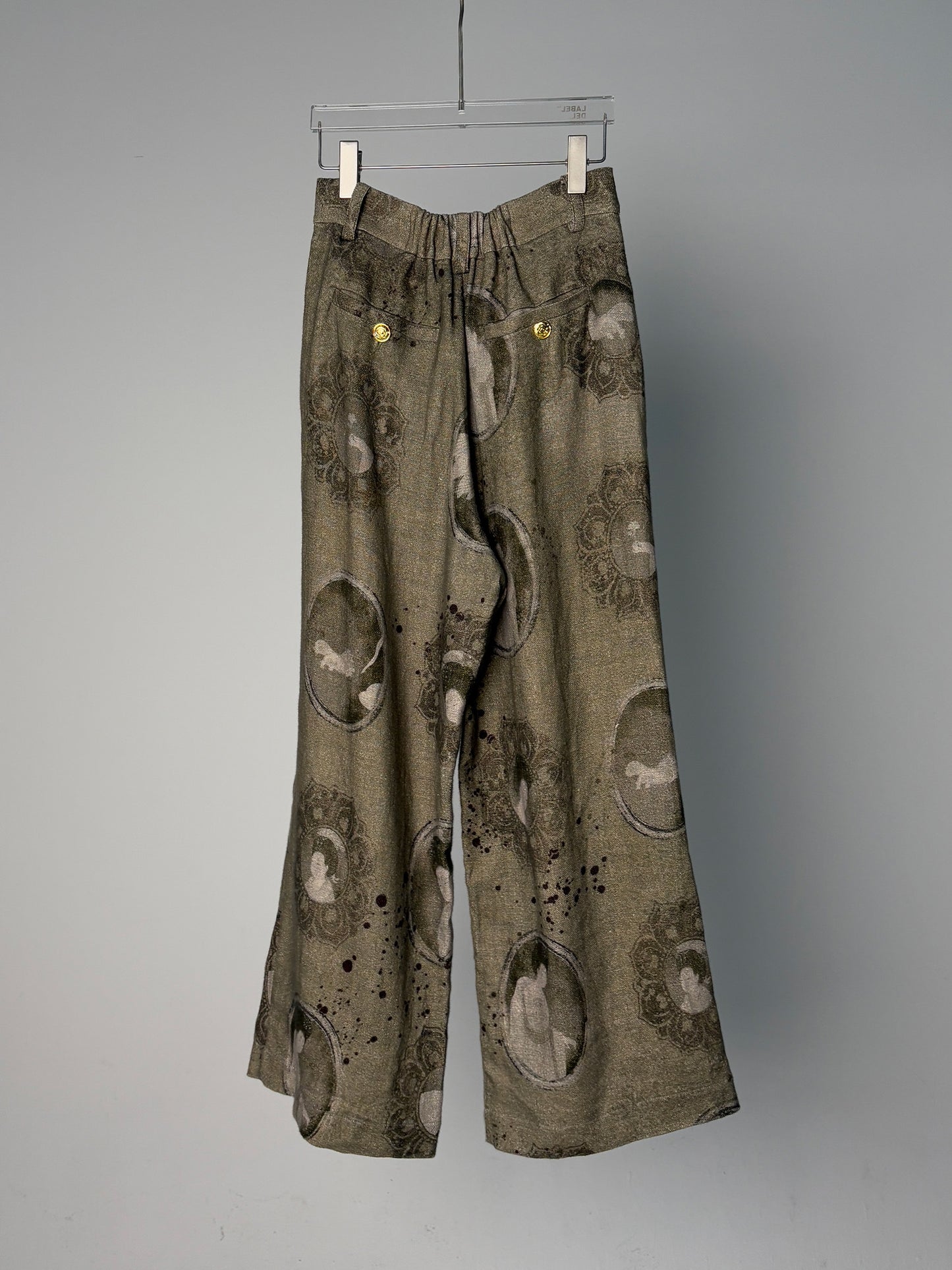 LABELDEL 25SS簪花仕女图绿麻印花长裤白底图2