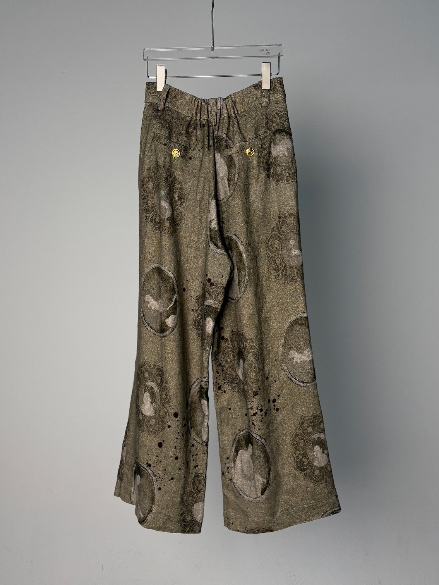 LABELDEL 25SS簪花仕女图绿麻印花长裤白底图2