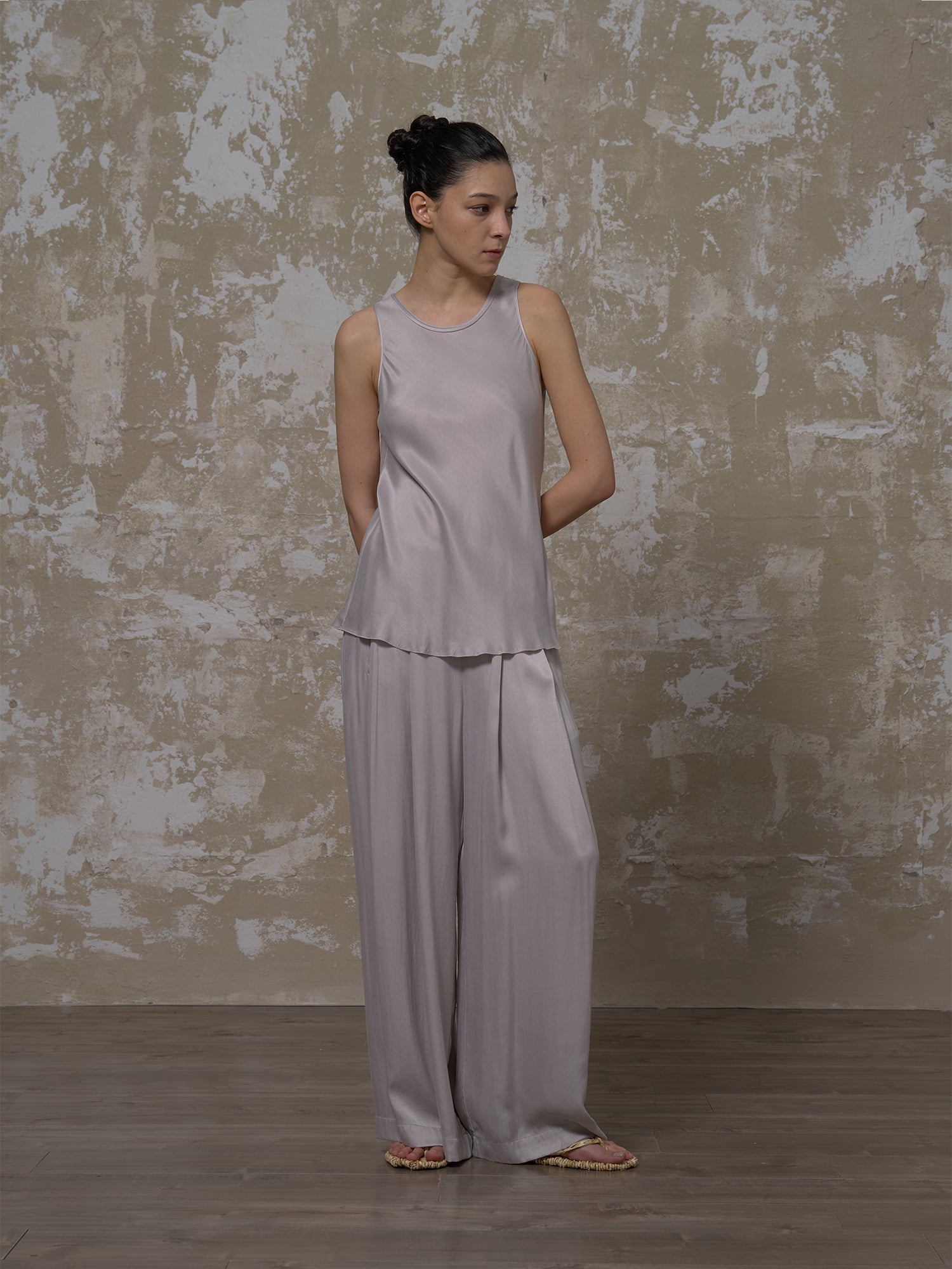 LABELDEL 25SS银灰铜氨圆领背心1