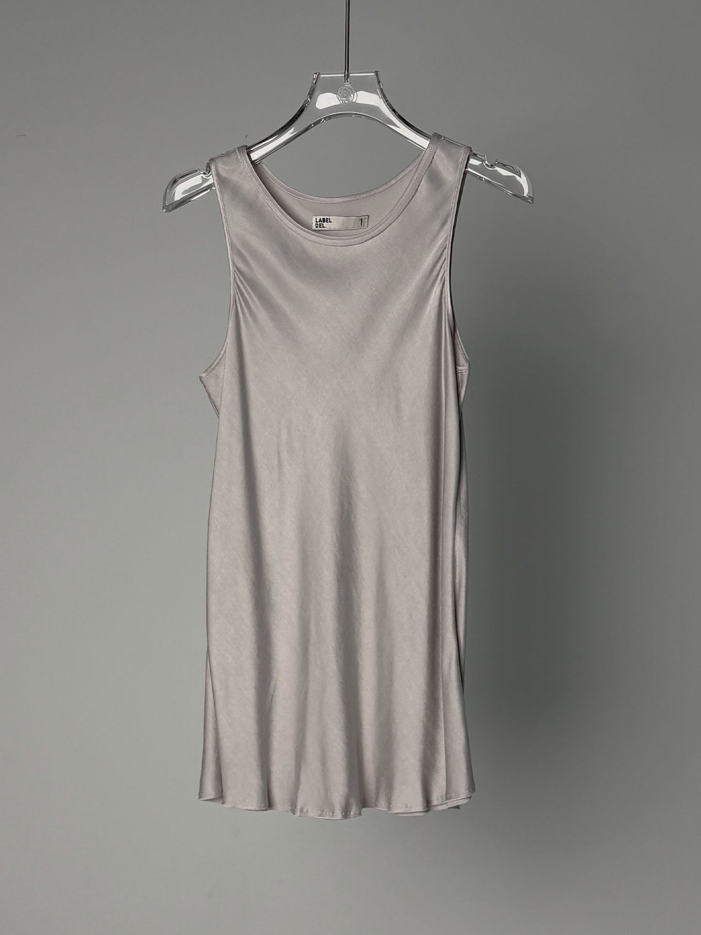LABELDEL 25SS银灰铜氨圆领背心白底图