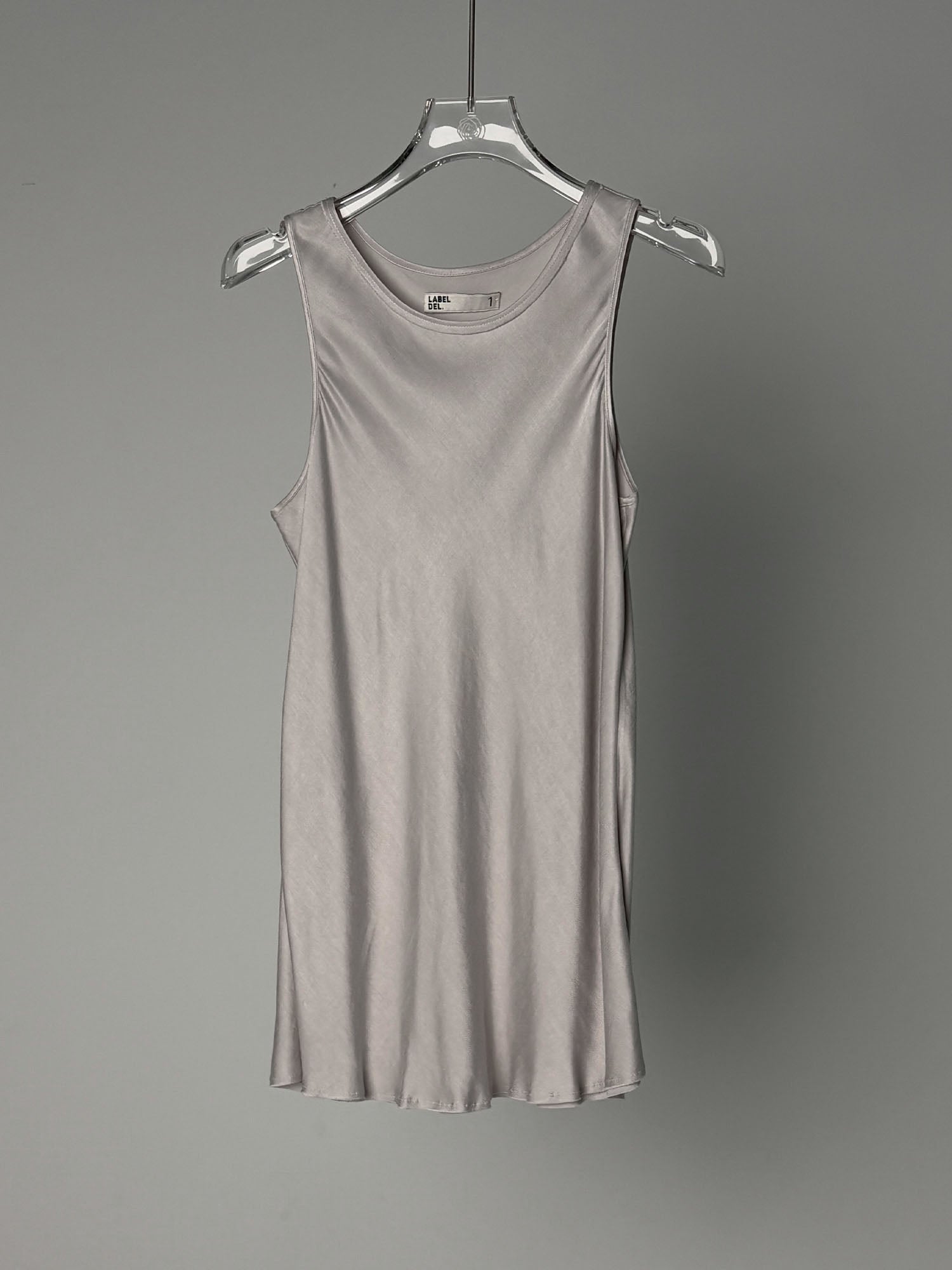 LABELDEL 25SS银灰铜氨圆领背心白底图