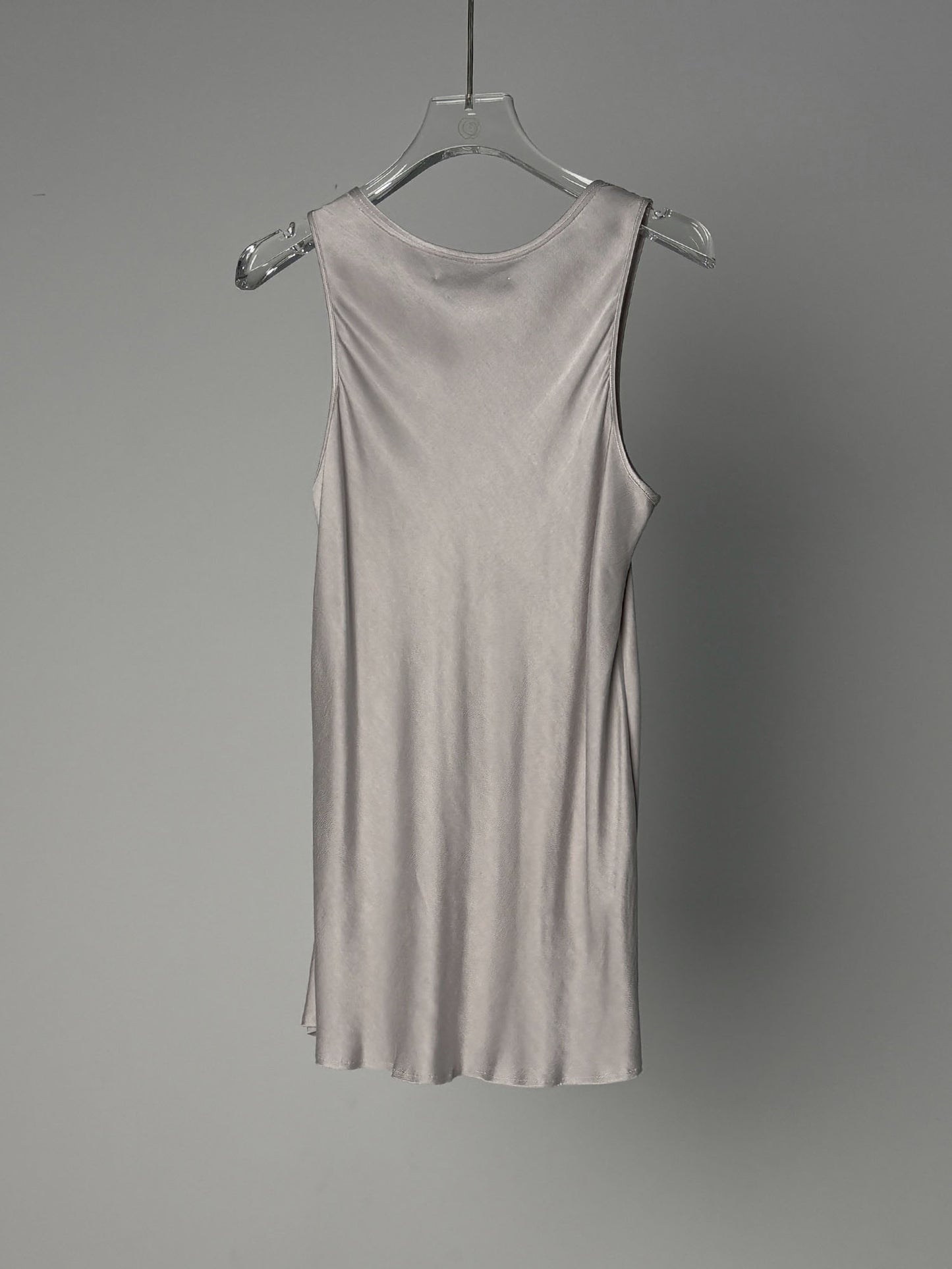 LABELDEL 25SS银灰铜氨圆领背心白底图2