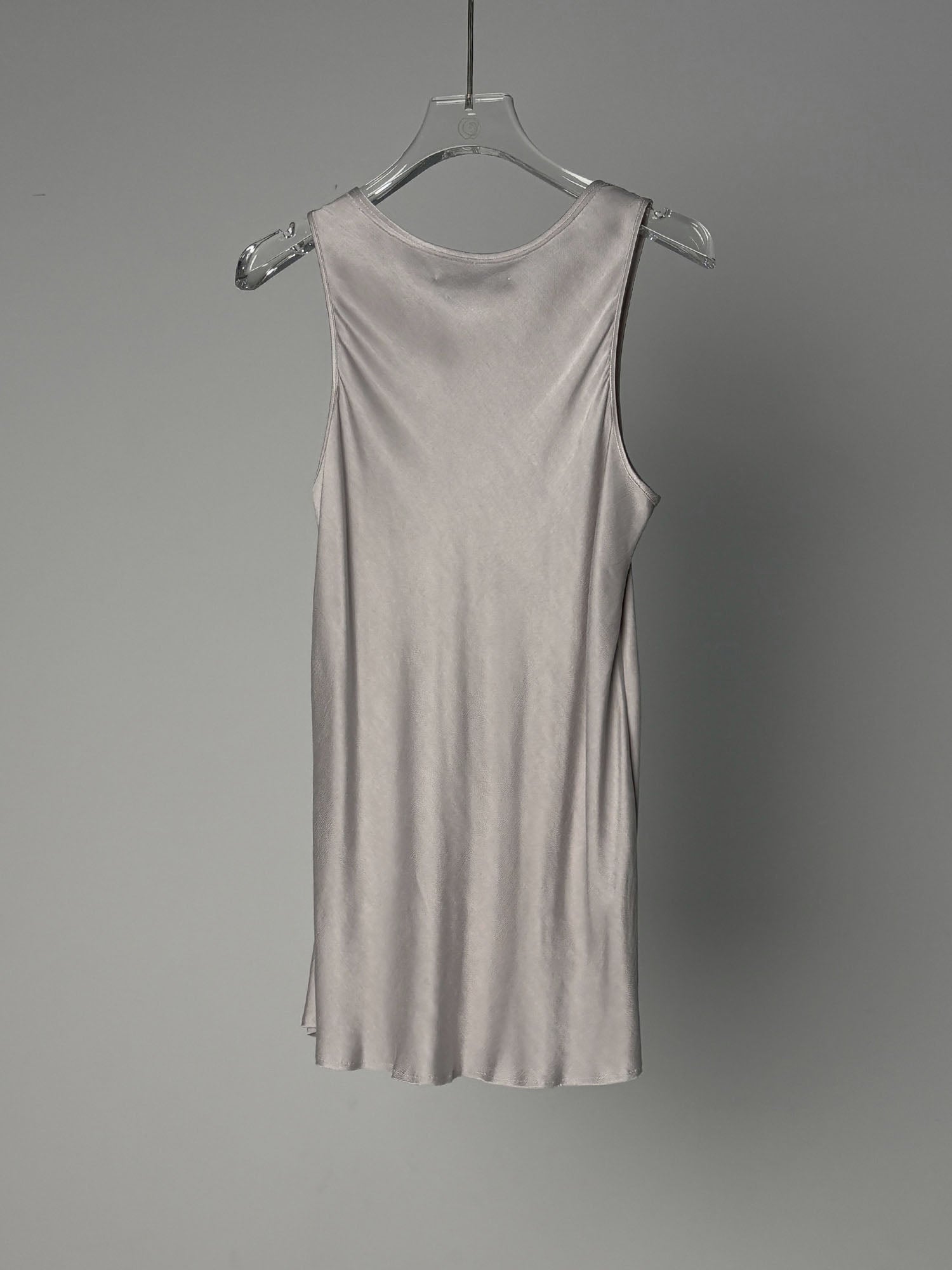 LABELDEL 25SS银灰铜氨圆领背心白底图2