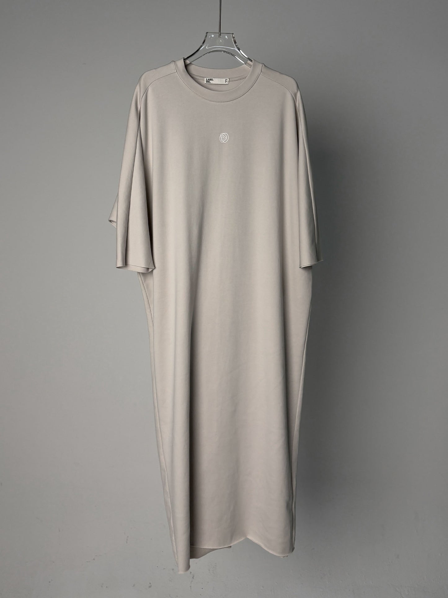 LABELDEL 25SS银灰小花T恤连衣裙白底图