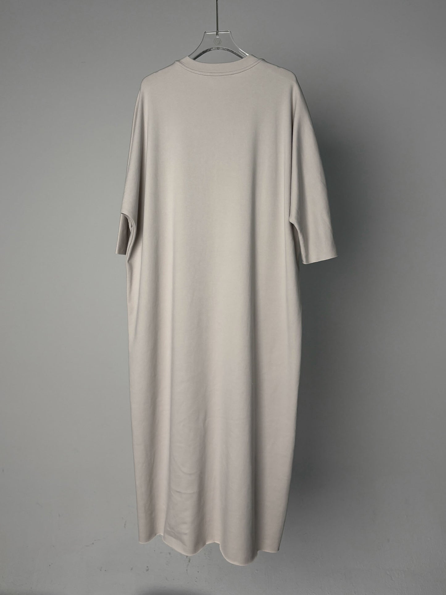 LABELDEL 25SS 银灰色小花T恤连衣裙白底图2