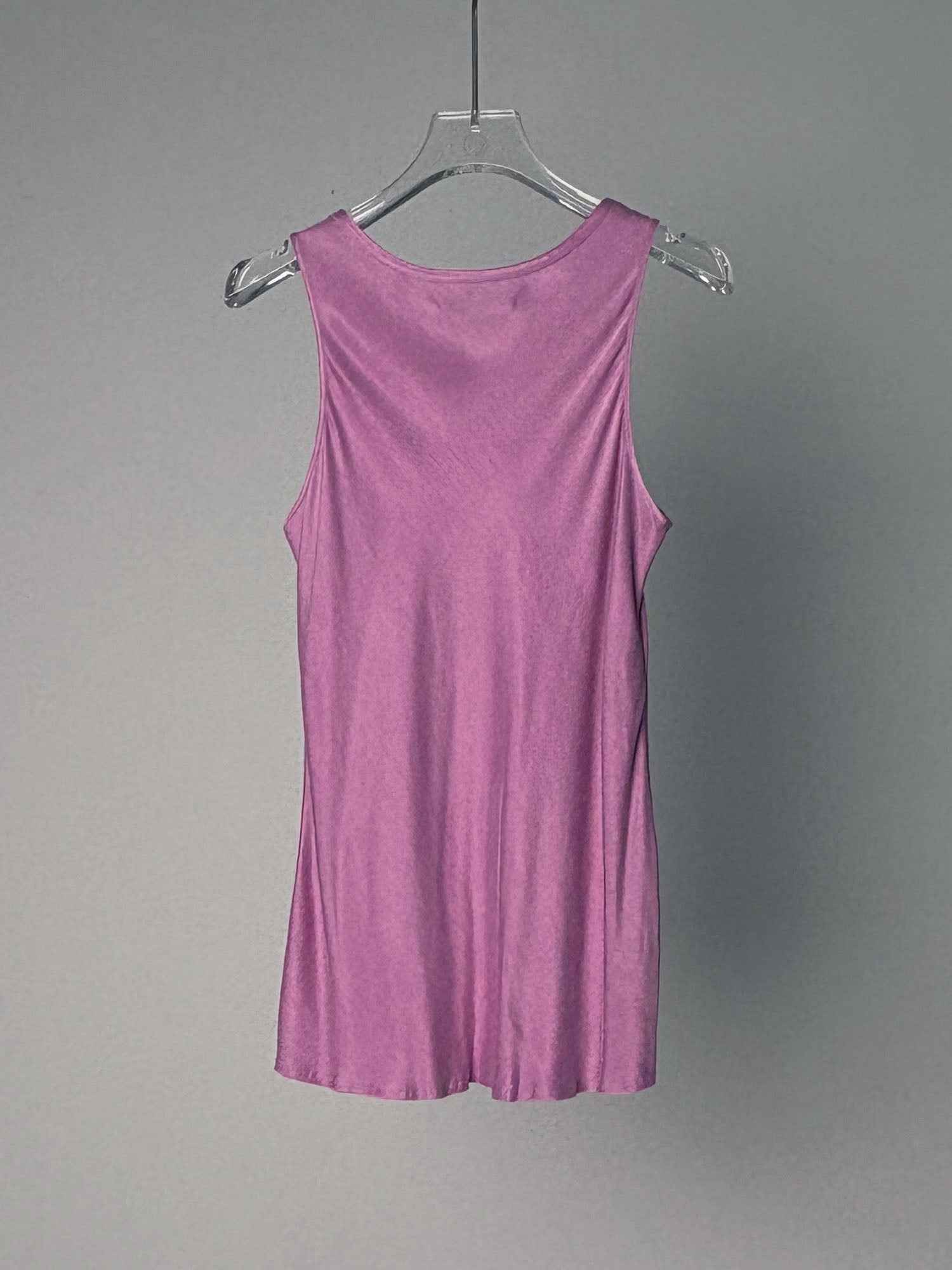 LABELDEL 25SS粉紫铜氨圆领背心白底图2